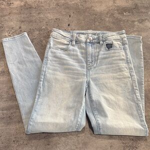 American Eagle Outfitters Light Wash Skinny Jeans